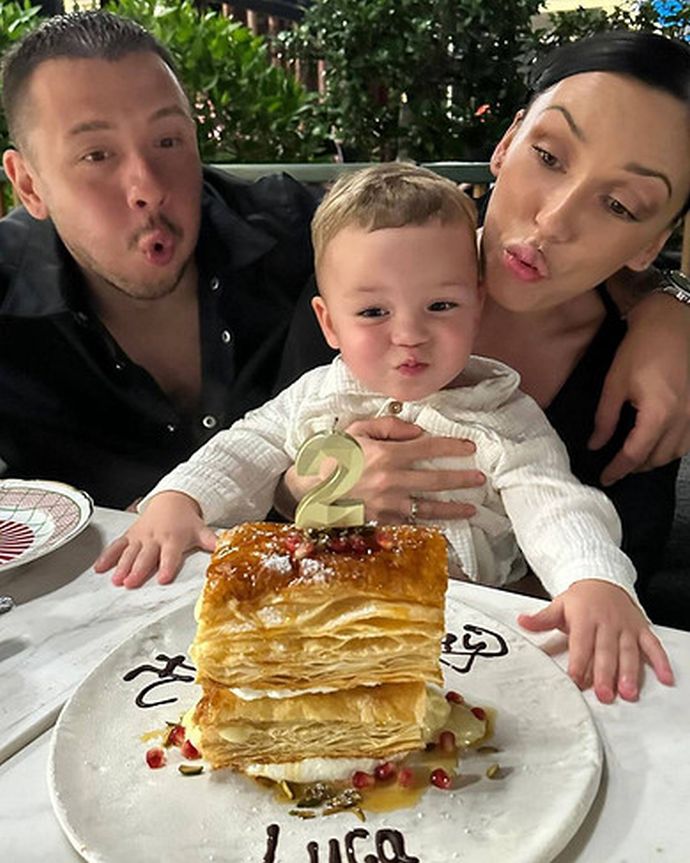Ольга Серябкина показала смешной снимок с мужем и сыном в день его рождения. Топ-фото любимицы Макса Фадеева из родильной палаты